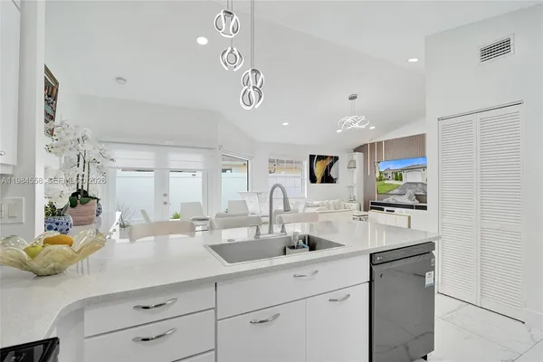 $3,900 | 11761 Northwest 12th Street, Pembroke Pines, FL 33026