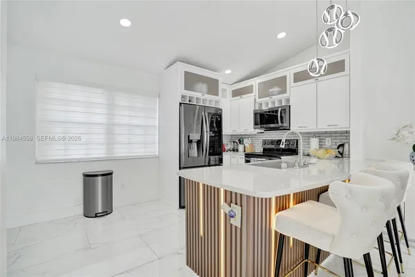 $3,900 | 11761 Northwest 12th Street, Pembroke Pines, FL 33026