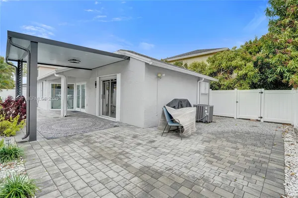 $3,900 | 11761 Northwest 12th Street, Pembroke Pines, FL 33026