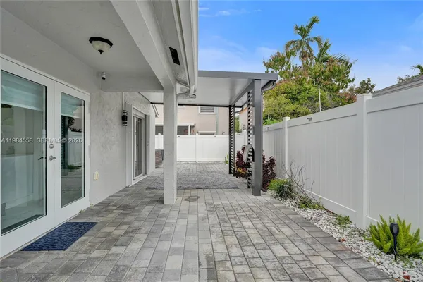 $3,900 | 11761 Northwest 12th Street, Pembroke Pines, FL 33026