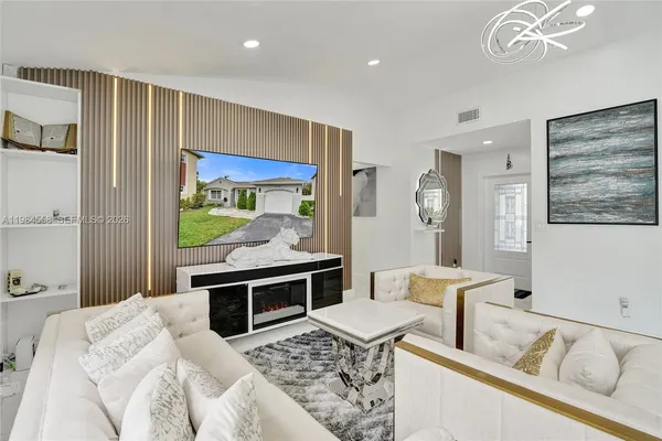 $3,900 | 11761 Northwest 12th Street, Pembroke Pines, FL 33026