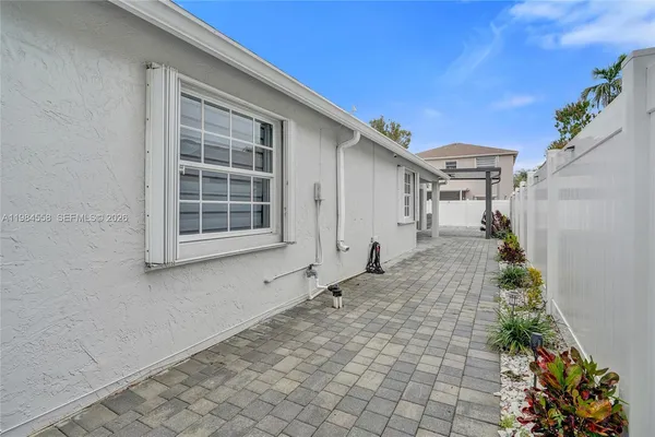 $3,900 | 11761 Northwest 12th Street, Pembroke Pines, FL 33026