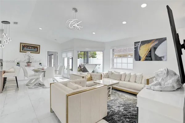 $3,900 | 11761 Northwest 12th Street, Pembroke Pines, FL 33026