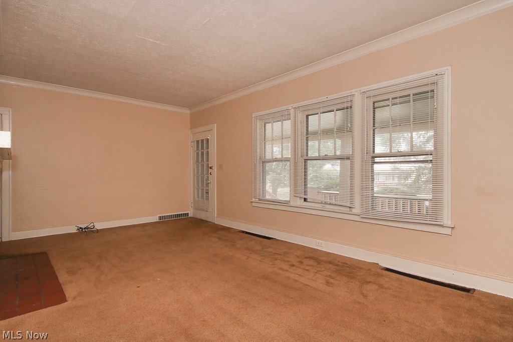 2177 Rexwood Road Cleveland, OH 44118 - Photo 4 of 16