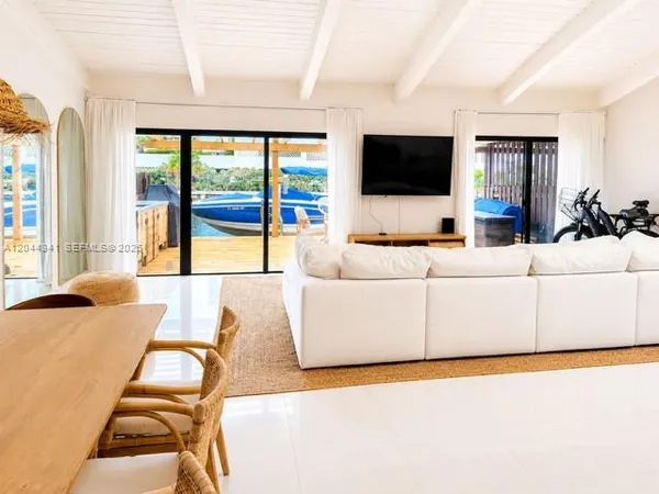 $4,900 | 2641 Parkview Drive South, Hallandale Beach, FL 33009
