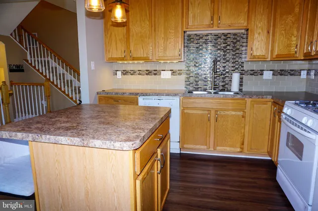 $325,000 | 505 Matisse Way, Williamstown, NJ 08094