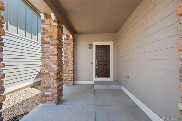 a view of entryway with elevator