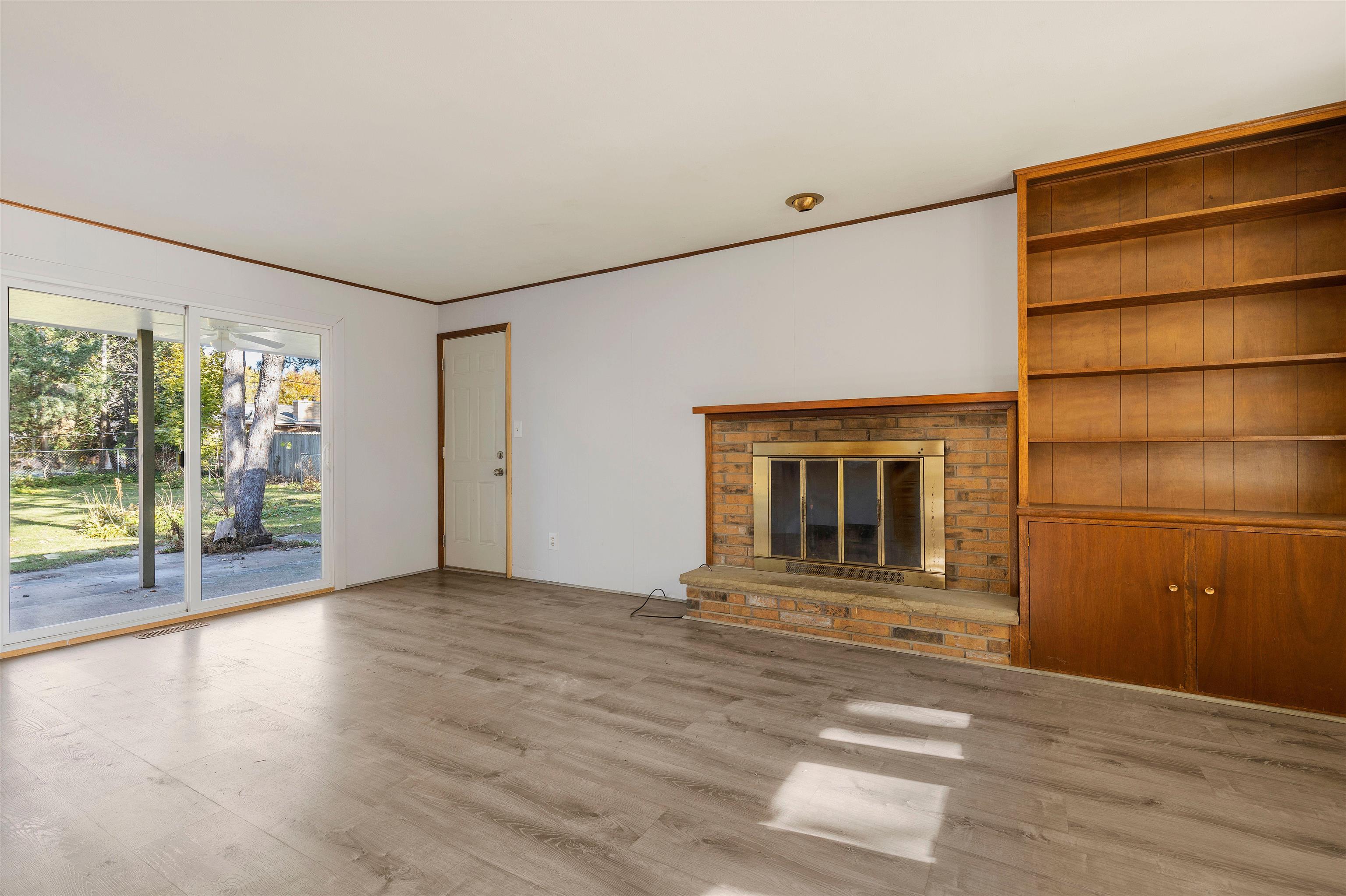 4962 Braewild Road Rockford, IL 61107 - Photo 8 of 20 a view of an empty room with a window
