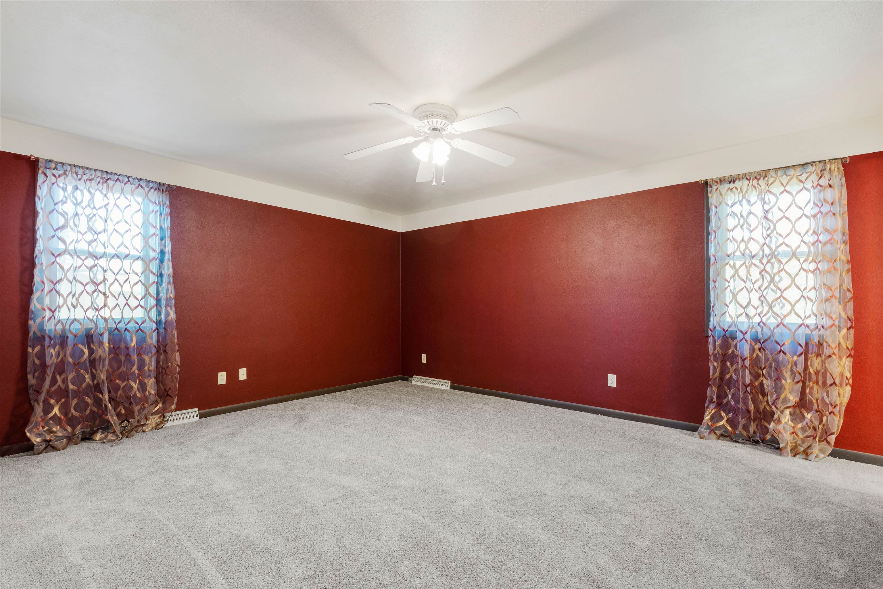 4962 Braewild Road Rockford, IL 61107 - Photo 10 of 20 an empty room with windows and fan