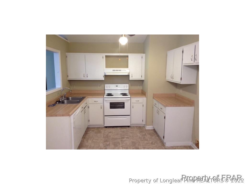 1786 Arrow Ridge Way Fayetteville, NC 28304 - Photo 5 of 17 a kitchen with cabinets and white appliances
