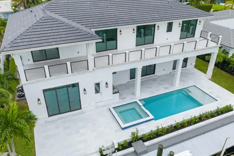 a view of a house with swimming pool and yard