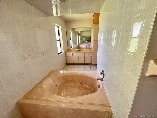 a bathroom with a tub