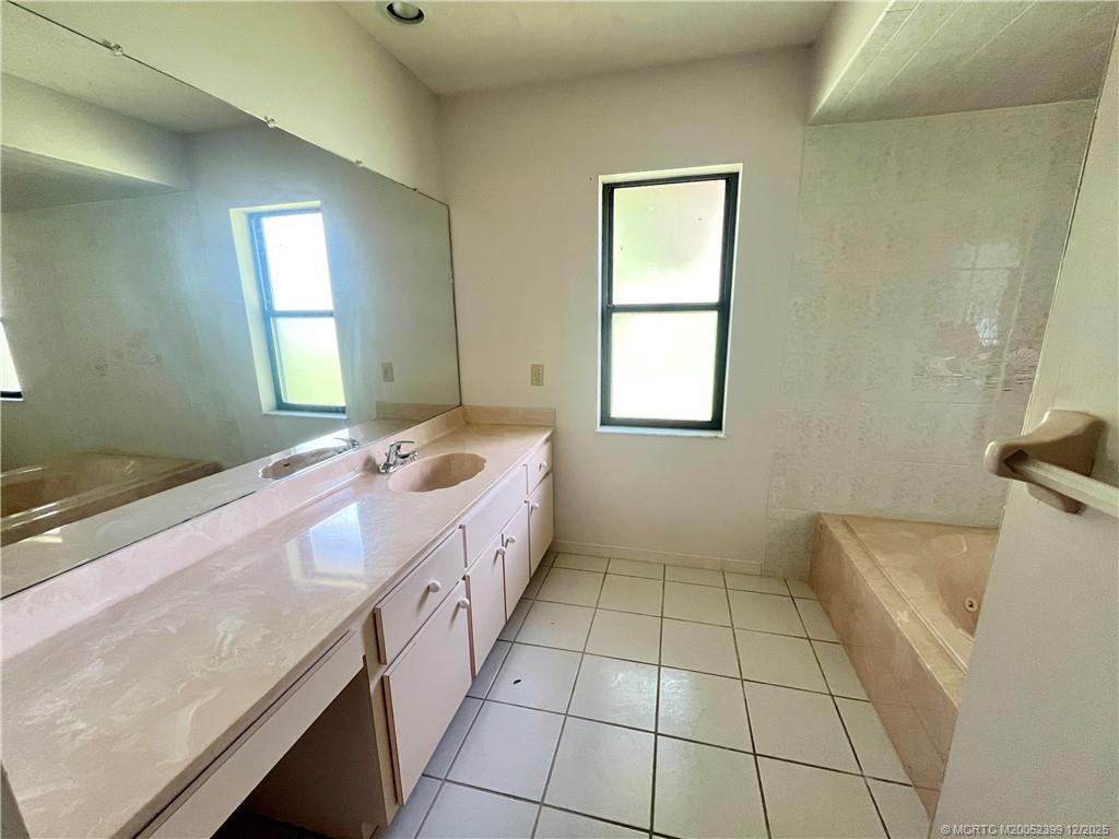 1025 Southeast 10th Street Stuart, FL 34996 - Photo 12 of 15