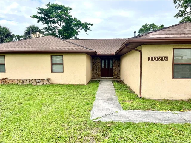 $475,000 | 1025 Southeast 10th Street, Stuart, FL 34996