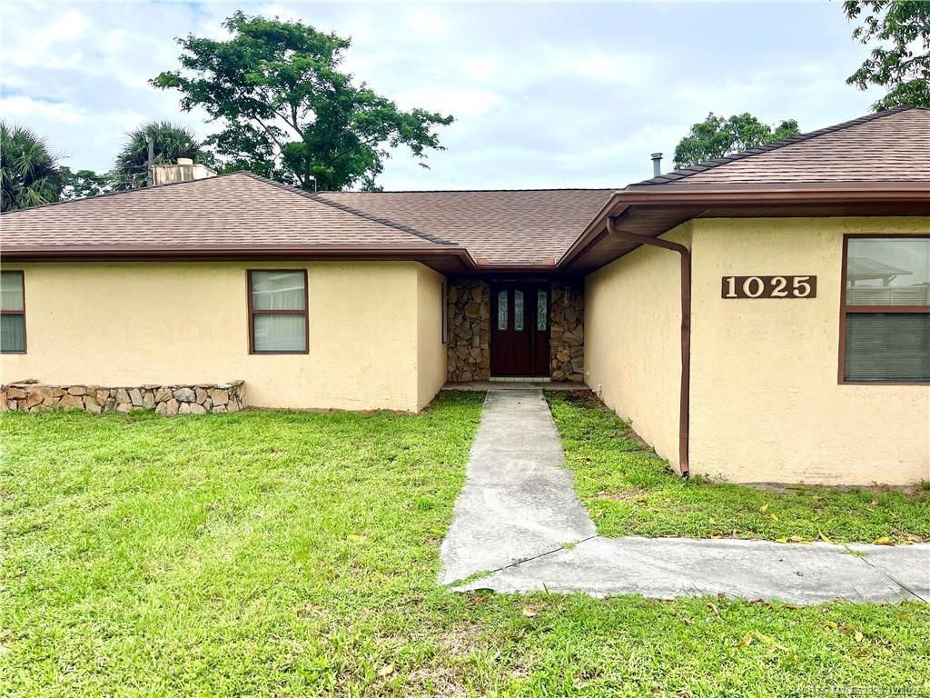 1025 Southeast 10th Street Stuart, FL 34996 - Photo 3 of 15