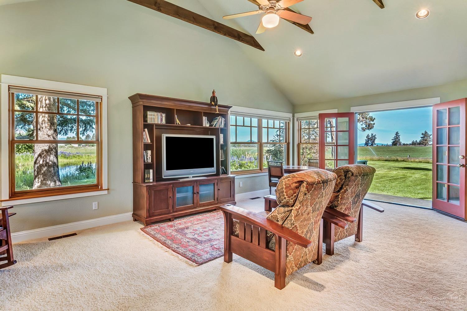 20325 Sturgeon Road Bend, OR 97703 - Photo 11 of 25 Gallery Image 11