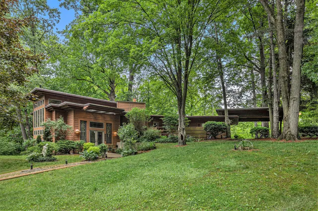 $599,900 | 6888 Ann Arbor Road, Jackson, MI 49201