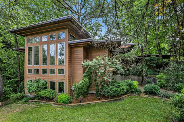 $599,900 | 6888 Ann Arbor Road, Jackson, MI 49201