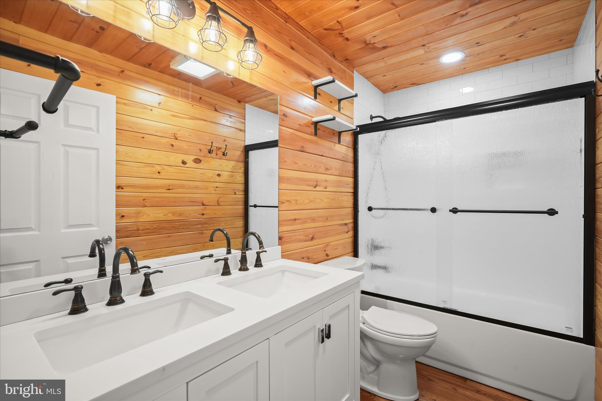 8056 Greenwich Road Catlett, VA 20119 - Photo 29 of 79 Main Level Full Hall Bathroom