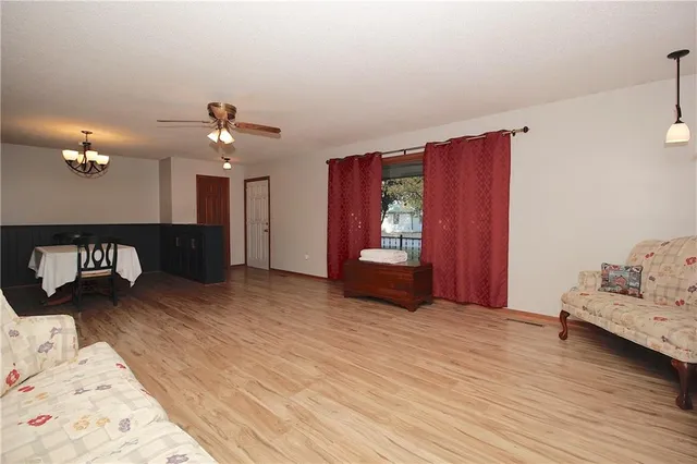 $279,000 | 405 North Ash Street, Garnett, KS 66032