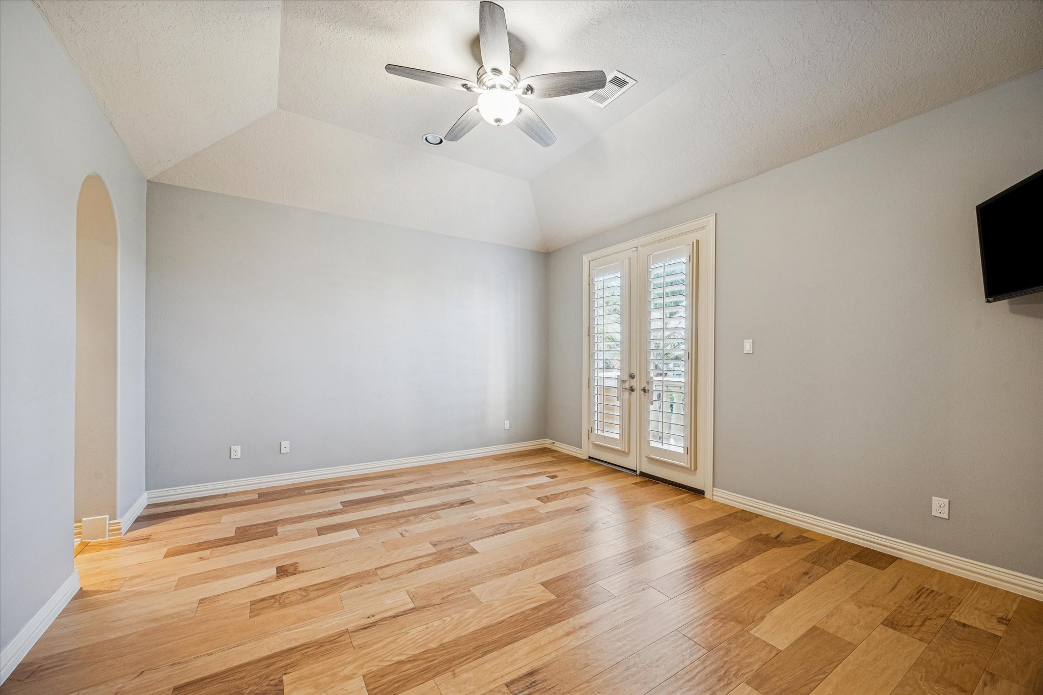 13907 Slate Creek Lane Houston, TX 77077 - Photo 23 of 29 a view of an empty room with a window