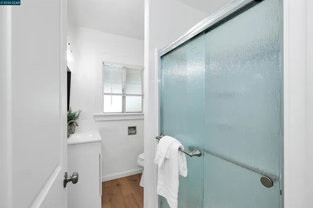 $699,999 | 2596 MacArthur Boulevard, Oakland, CA 94602