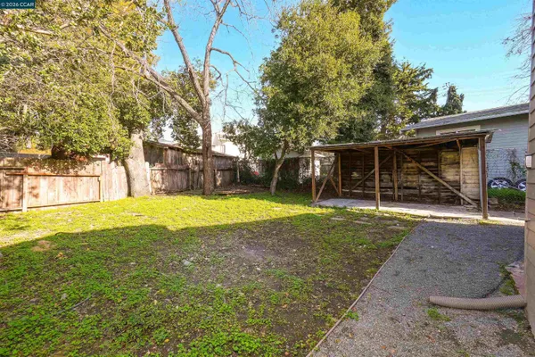 $699,999 | 2596 MacArthur Boulevard, Oakland, CA 94602