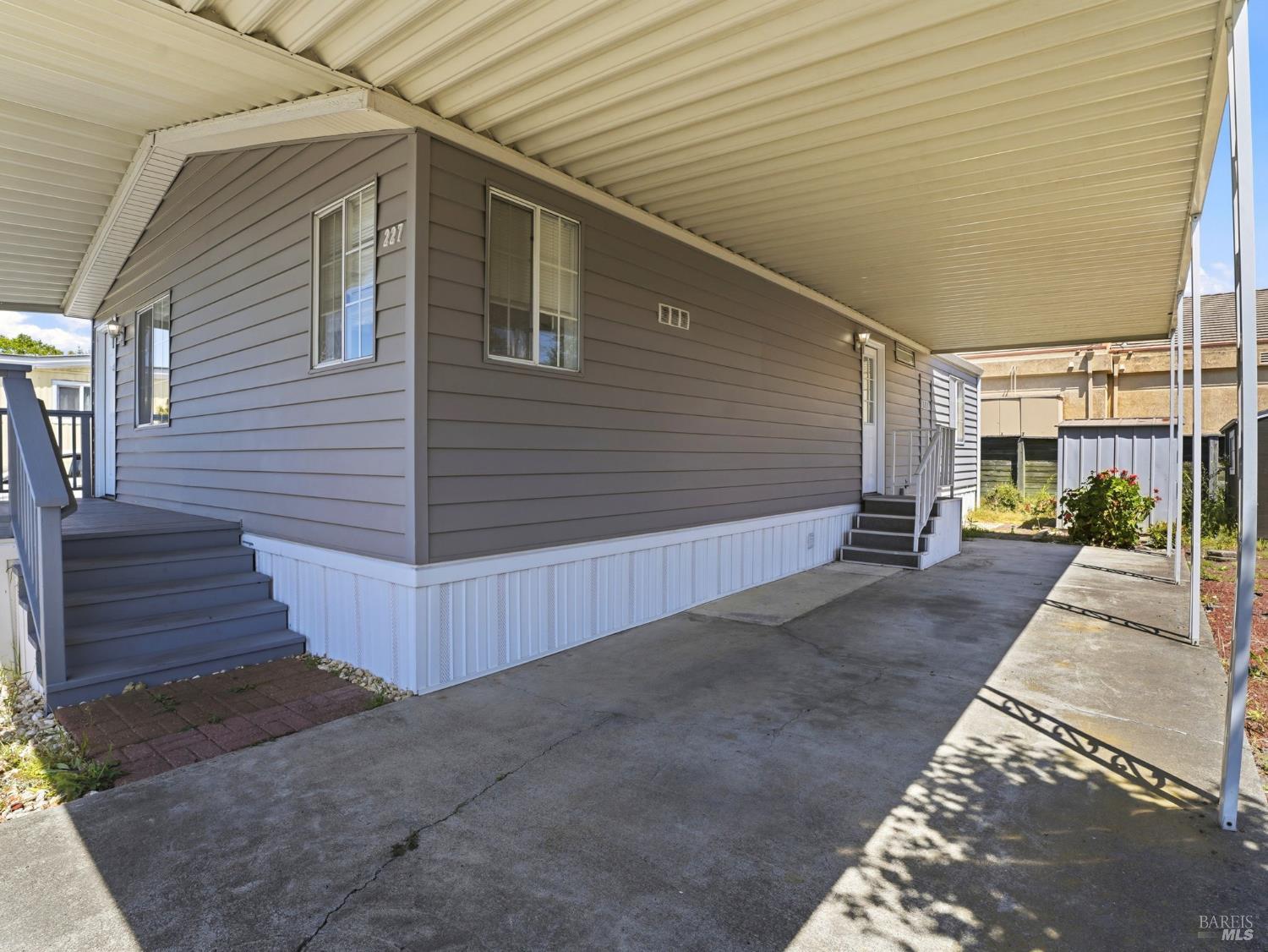 227 Ricardo Avenue Santa Rosa, CA 95407 - Photo 5 of 33