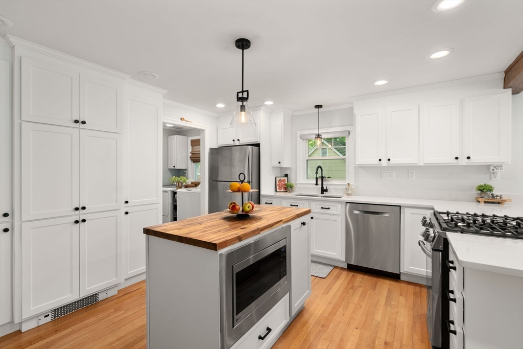 3 Berkeley Road Wellesley, MA 02482 - Photo 5 of 34