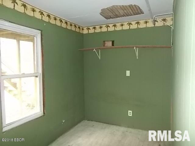 636 Edgewood Road Salem, IL 62881 - Photo 7 of 8