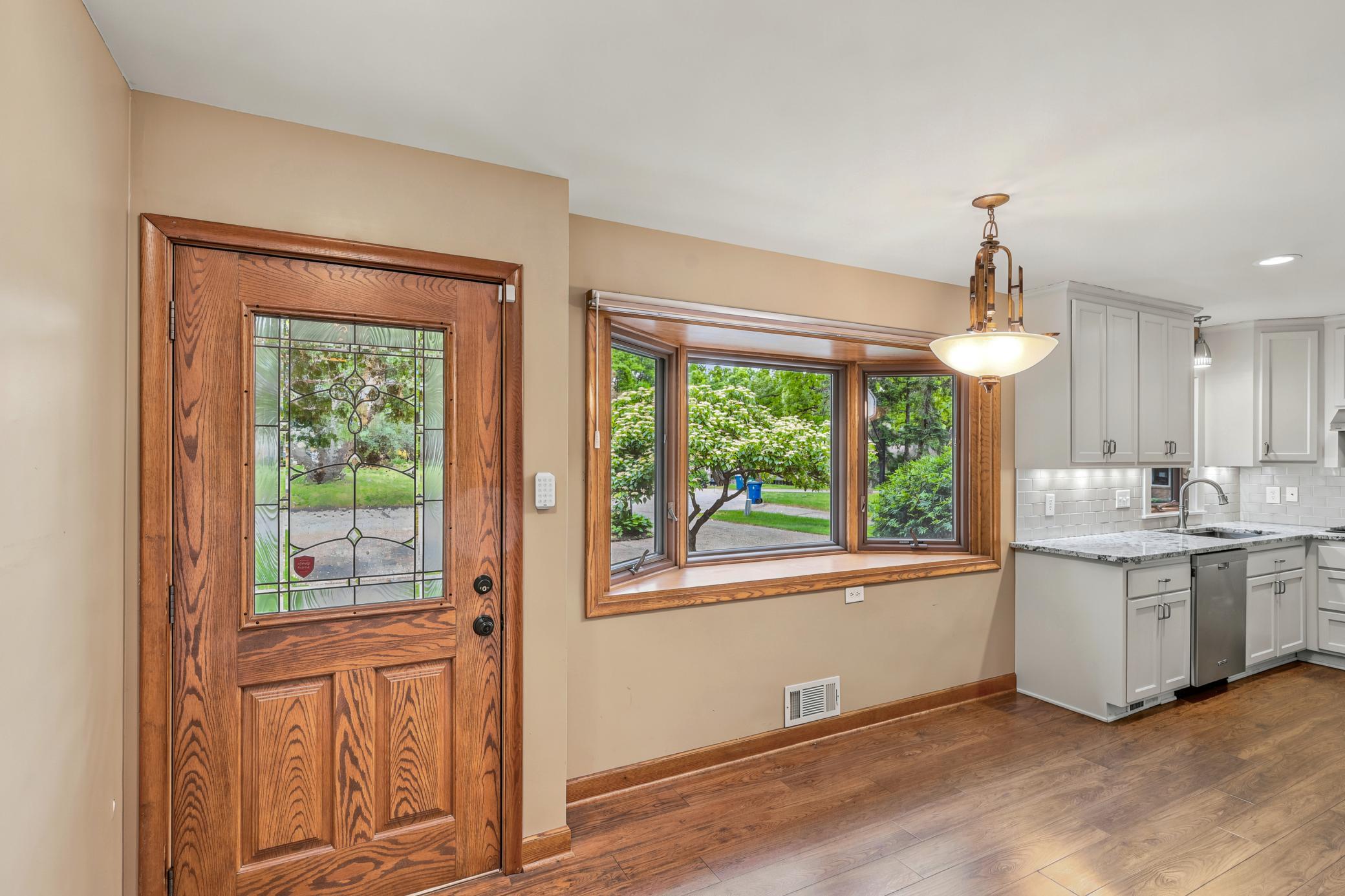 14137 Glenridge Road Minnetonka, MN 55345 - Photo 7 of 52
