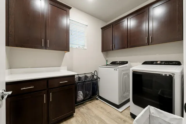 a view of entryway with furniture