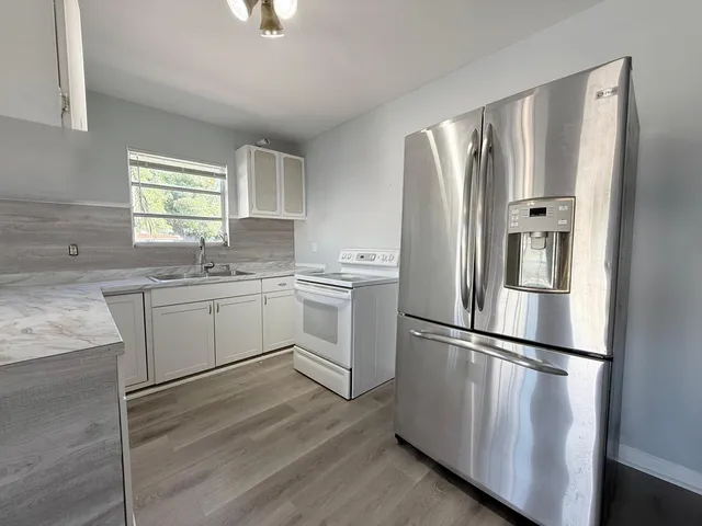 $1,950 | 1000 West Lakewood Road, Unit 7, West Palm Beach, FL 33405