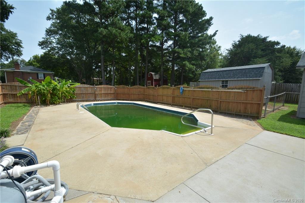 323 Pinkney Road Dallas, NC 28034 - Photo 5 of 36 Gallery Image 5