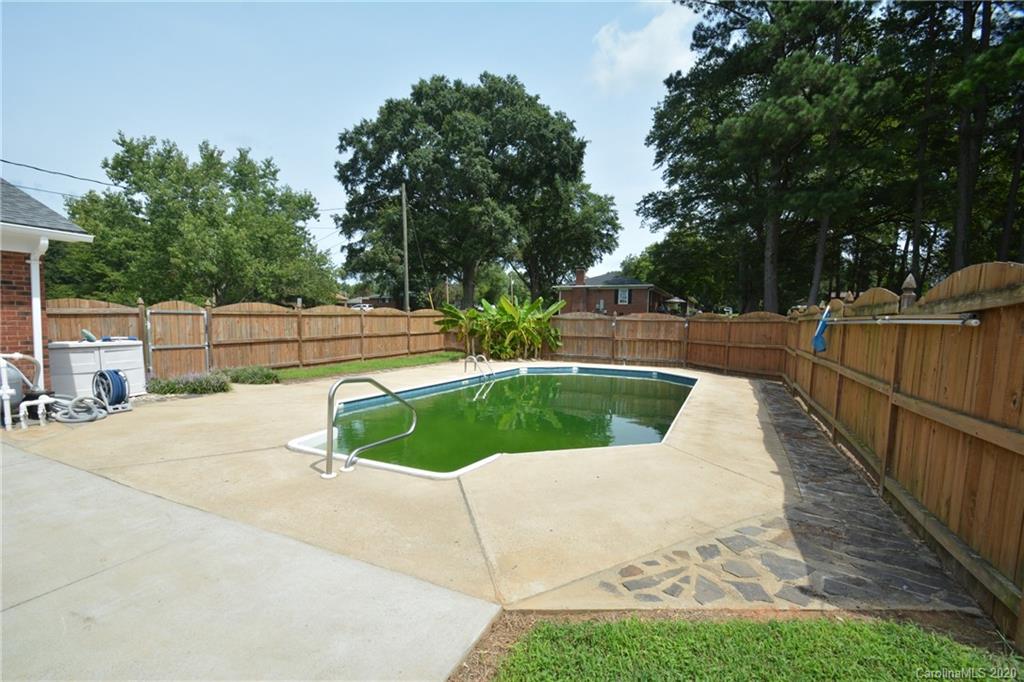323 Pinkney Road Dallas, NC 28034 - Photo 6 of 36 Gallery Image 6