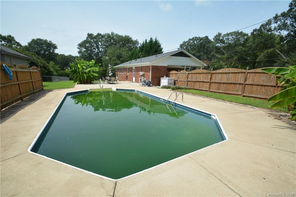 323 Pinkney Road Dallas, NC 28034 - Photo 7 of 36 Gallery Image 7