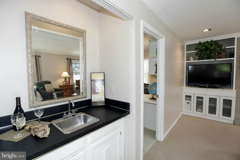 13404 Briar Path Lane Silver Spring, MD 20906 - Photo 6 of 30 Wet Bar
