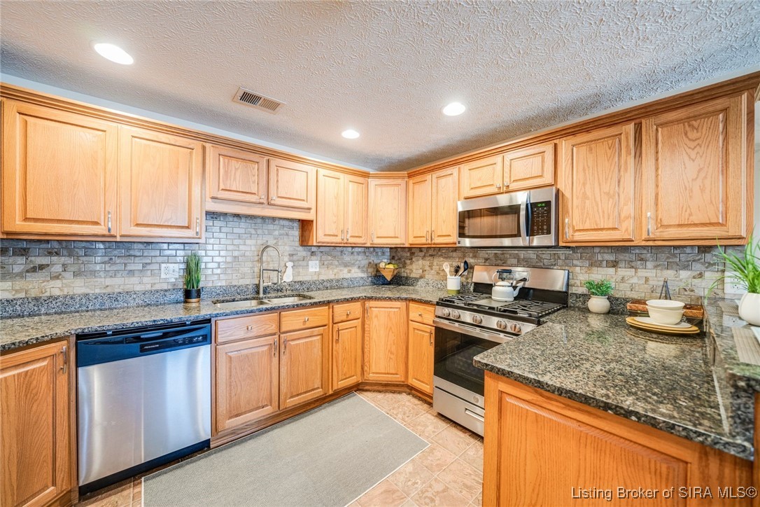 577 South Robbs Lane Pekin, IN 47165 - Photo 8 of 29