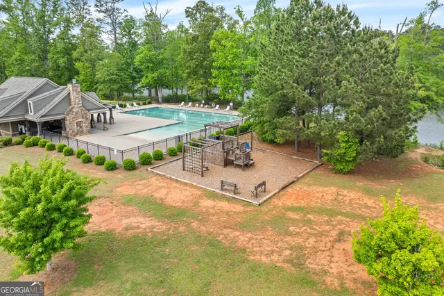 a view of a house with backyard porch and garden