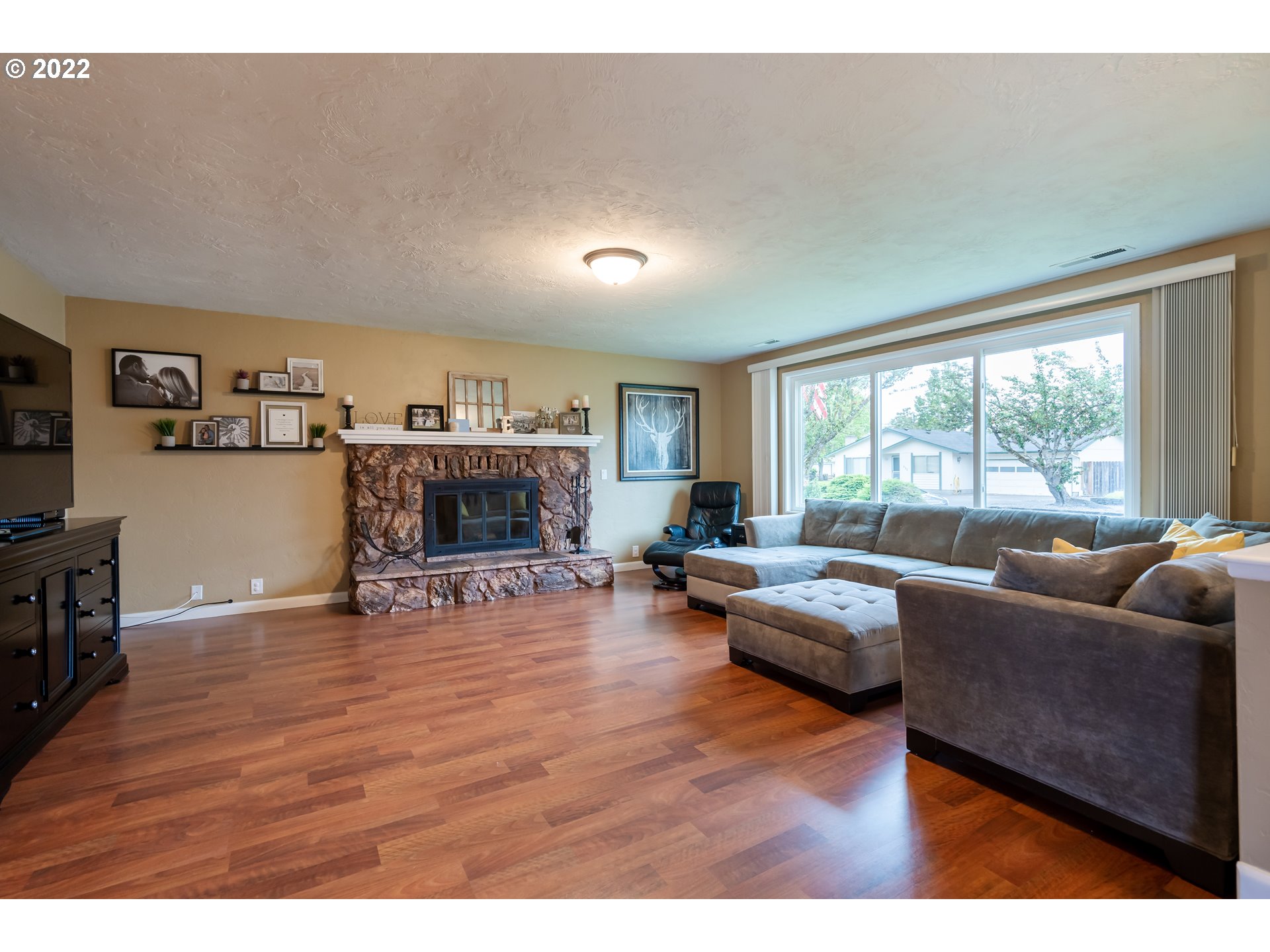 639 57th Street Springfield, OR 97478 - Photo 4 of 29