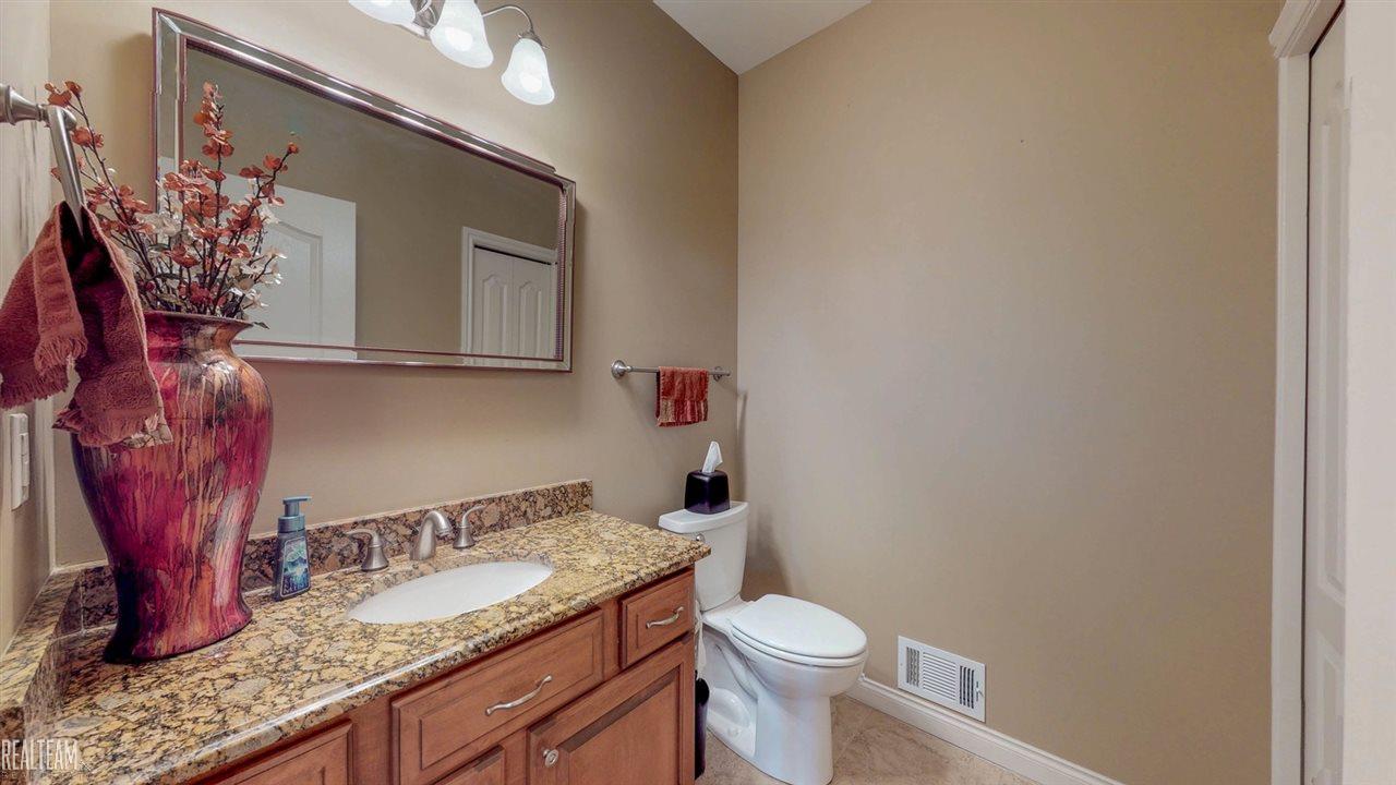 50578 Nesting Ridge Drive Macomb, MI 48044 - Photo 10 of 21 31358758-9.JPG