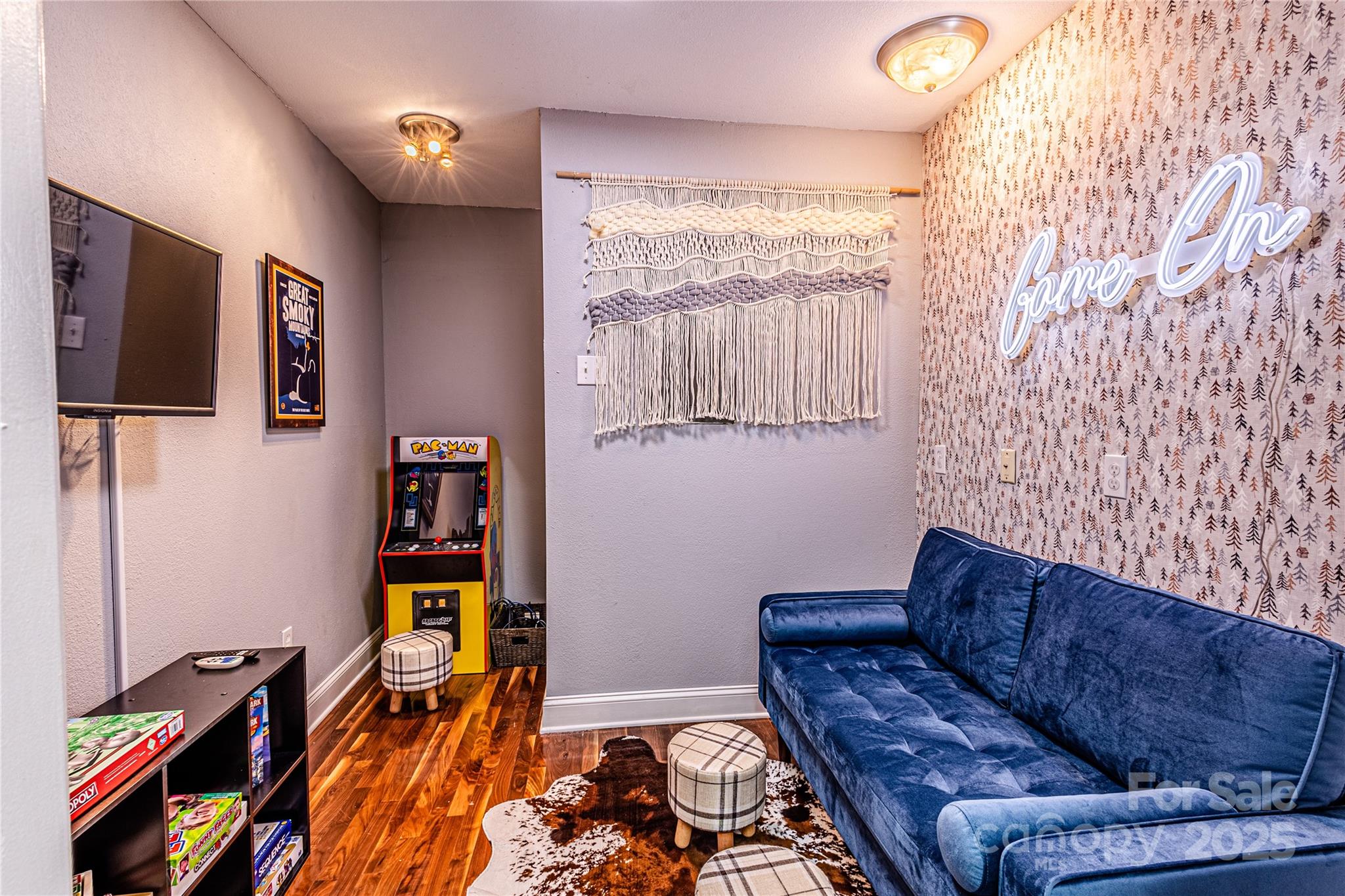 540 Toot Hollow Road Bryson City, NC 28713 - Photo 30 of 47 a living room with furniture and a book shelf