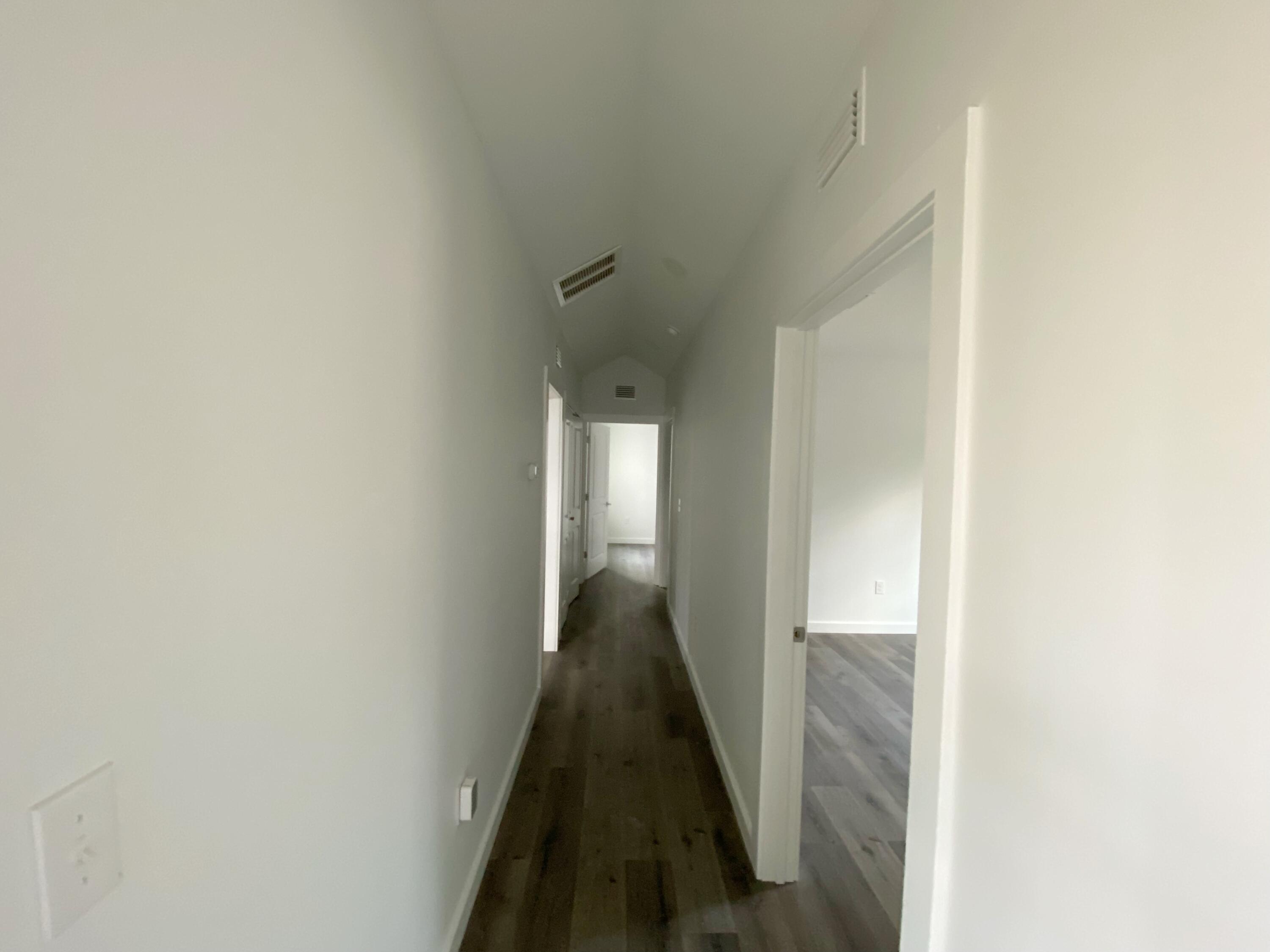 211 West Renoir Road DeFuniak Springs, FL 32433 - Photo 10 of 19 a view of a hallway with a white walls