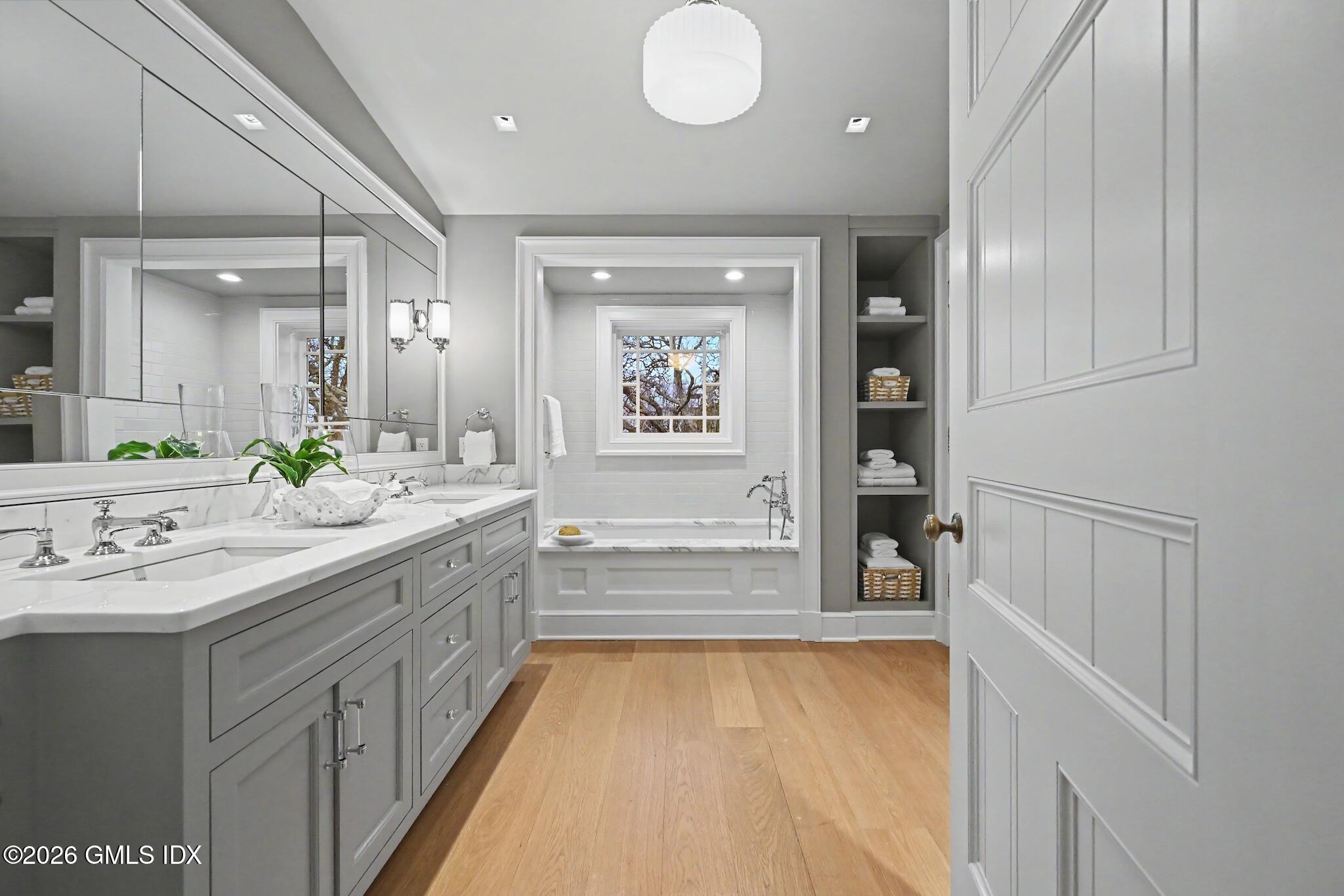 702 Steamboat Road, Unit 6 Greenwich, CT 06830 - Photo 10 of 23 Primary Bath