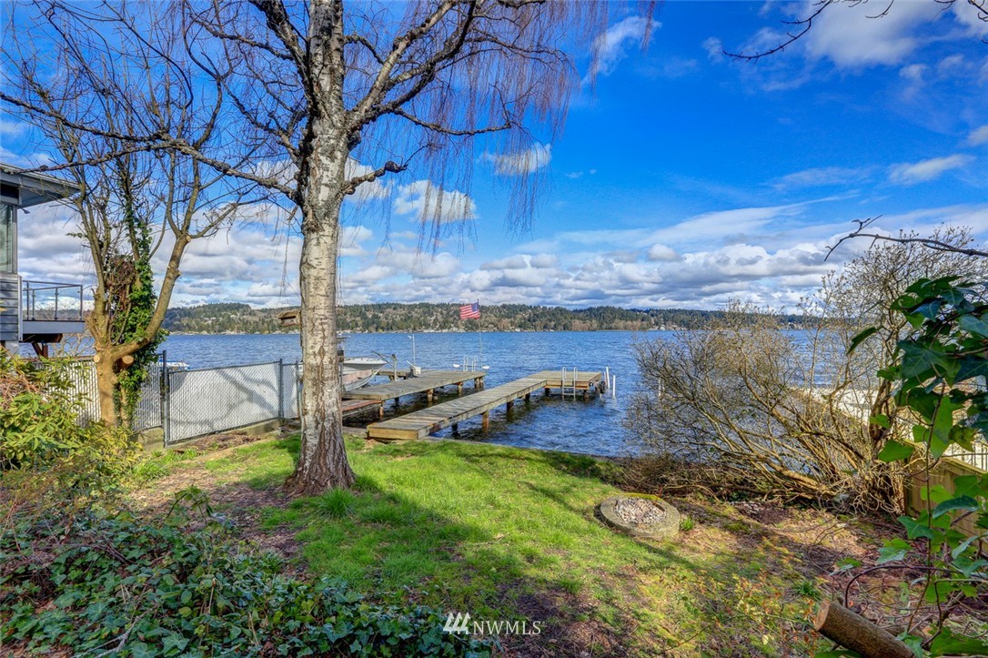 10640 Riviera Place Northeast Seattle, WA 98125 - Photo 1 of 22 Gallery Image 1