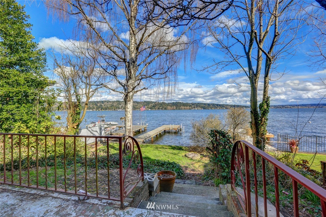 10640 Riviera Place Northeast Seattle, WA 98125 - Photo 14 of 22 Gallery Image 14