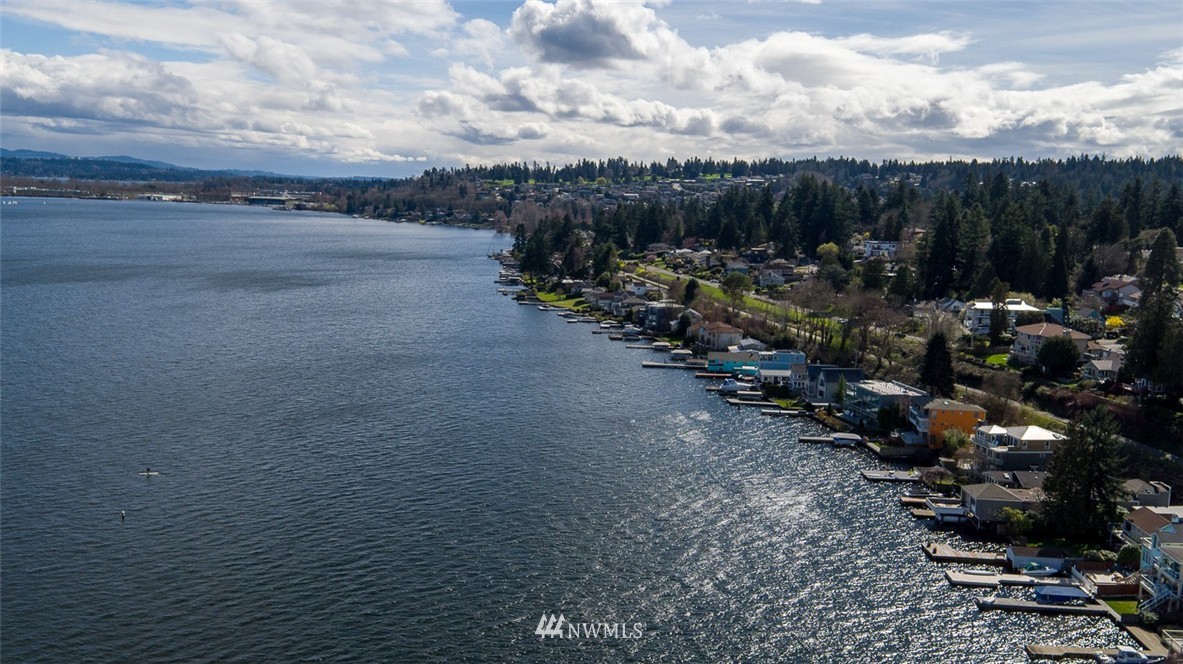 10640 Riviera Place Northeast Seattle, WA 98125 - Photo 19 of 22 Gallery Image 19