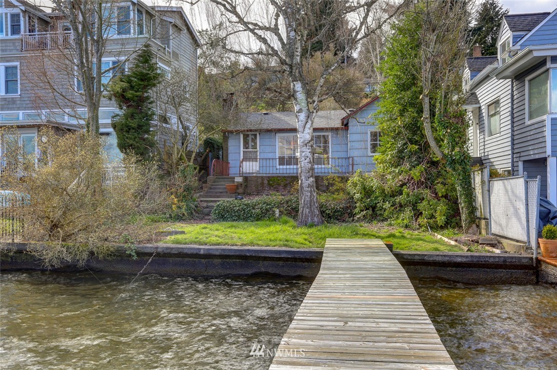 10640 Riviera Place Northeast Seattle, WA 98125 - Photo 3 of 22 Gallery Image 3