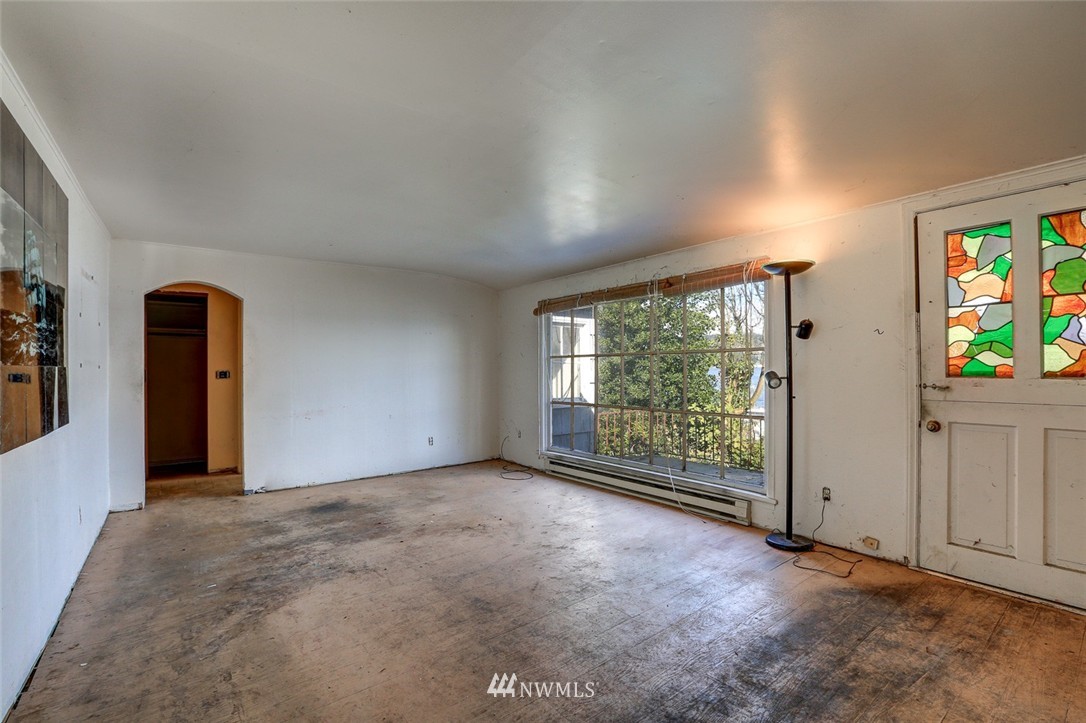 10640 Riviera Place Northeast Seattle, WA 98125 - Photo 4 of 22 Gallery Image 4