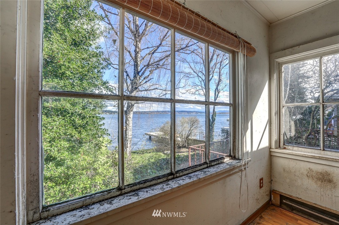 10640 Riviera Place Northeast Seattle, WA 98125 - Photo 7 of 22 Gallery Image 7